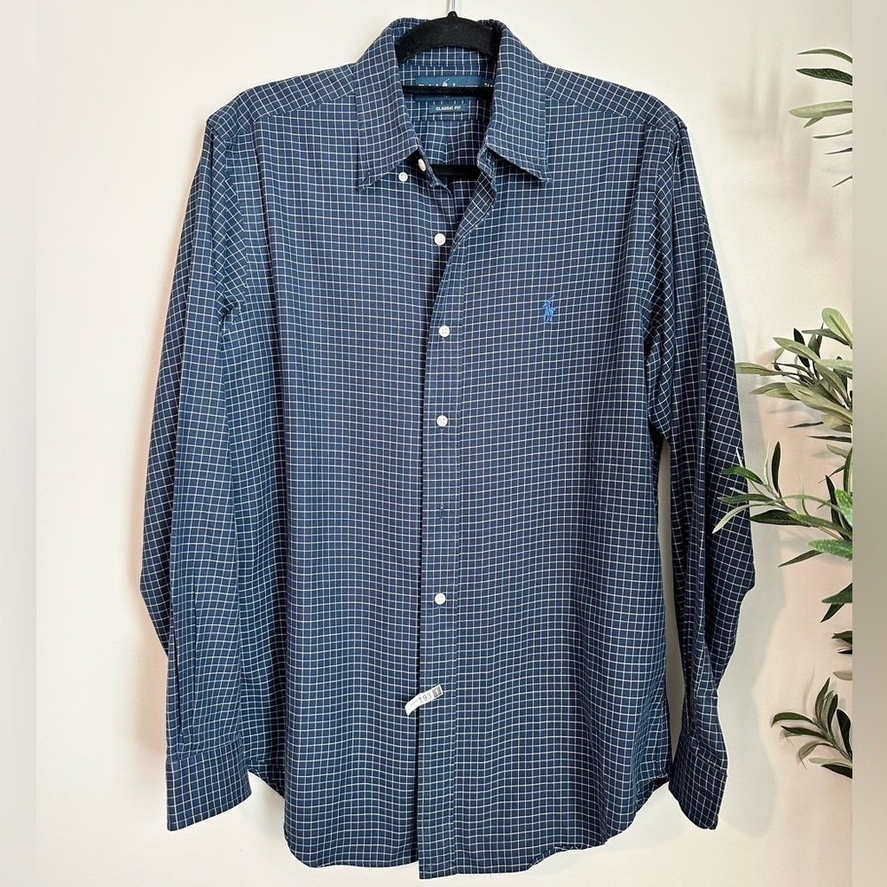 Ralph Lauren Classic Fit Striped Button down‎ Shirt. Size Medium. Blue/White